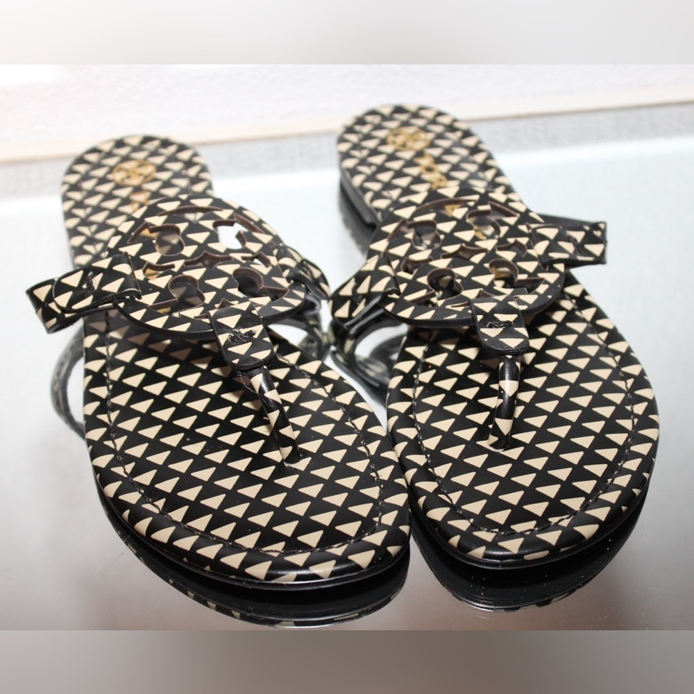 Tory Burch Miller Flip Flop Sandals Triangle Geo Print Women’s Size 5